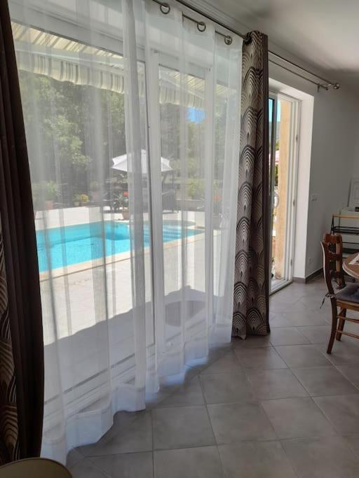 Villa Le Bosquet En Luberon. Menerbes Bagian luar foto