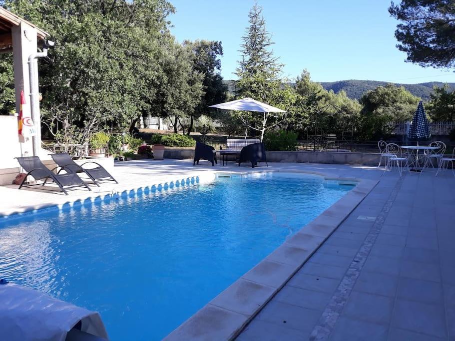 Villa Le Bosquet En Luberon. Menerbes Bagian luar foto