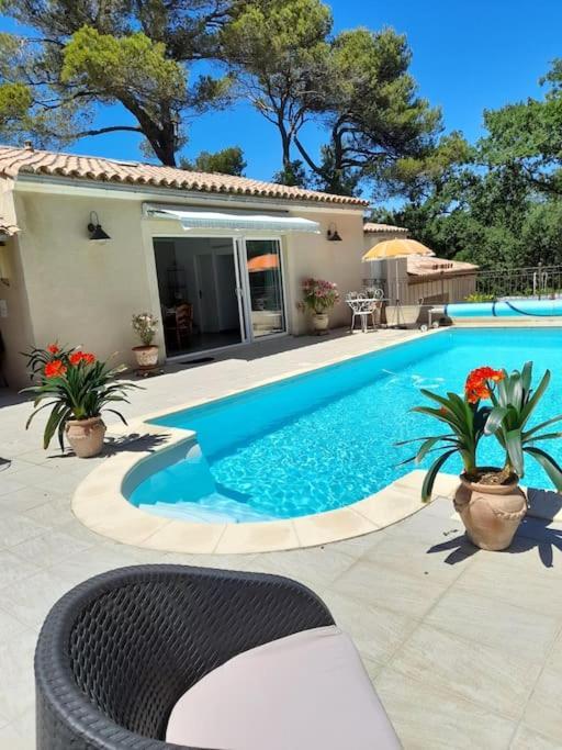 Villa Le Bosquet En Luberon. Menerbes Bagian luar foto