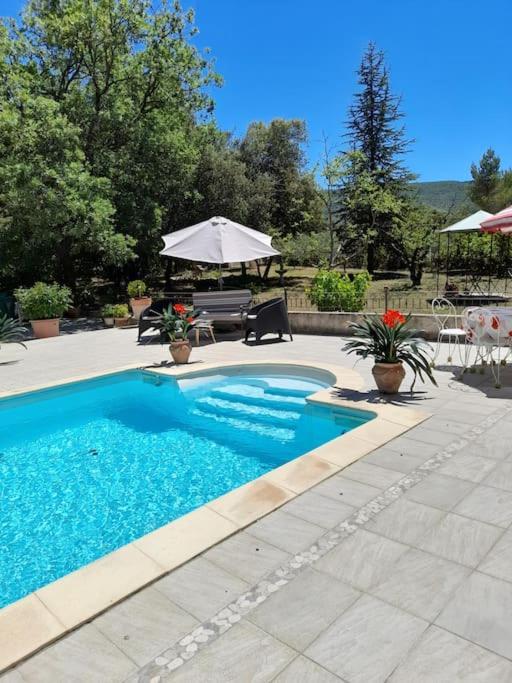 Villa Le Bosquet En Luberon. Menerbes Bagian luar foto
