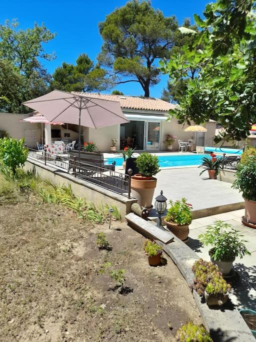 Villa Le Bosquet En Luberon. Menerbes Bagian luar foto
