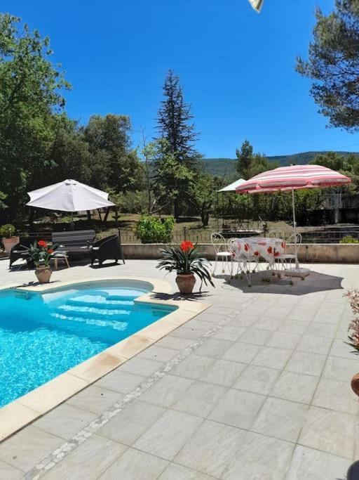 Villa Le Bosquet En Luberon. Menerbes Bagian luar foto